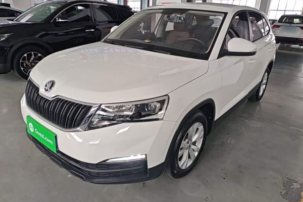 Skoda 柯米克, 2024 г., белый, 10 400 км Skoda 柯米克, 2021 г., белый, 61 800 км