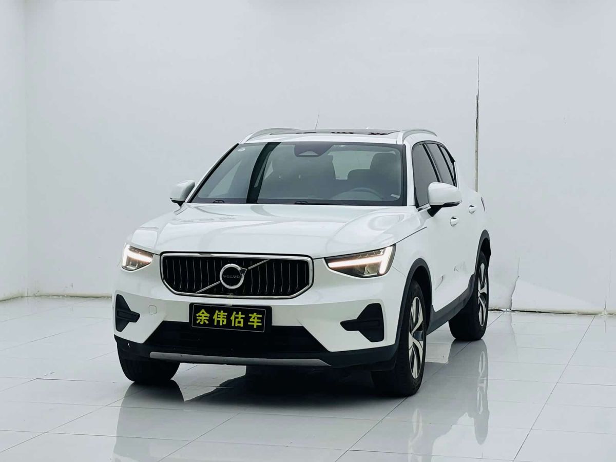 Volvo 沃尔沃XC40, 2024 г., белый, 60 000 км