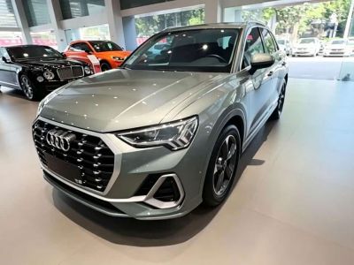 Audi Q3, 2023 г., белый, 77 000 км Audi 奥迪Q3, 2023 г., зелёный, 30 000 км
