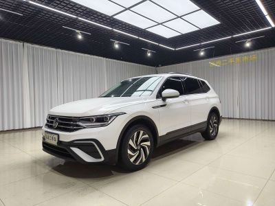 Volkswagen Tiguan L, 2022 г., белый, 28 600 км Volkswagen Tiguan L 2022 330TSI автомат одна ведущая ось Комфорт версия