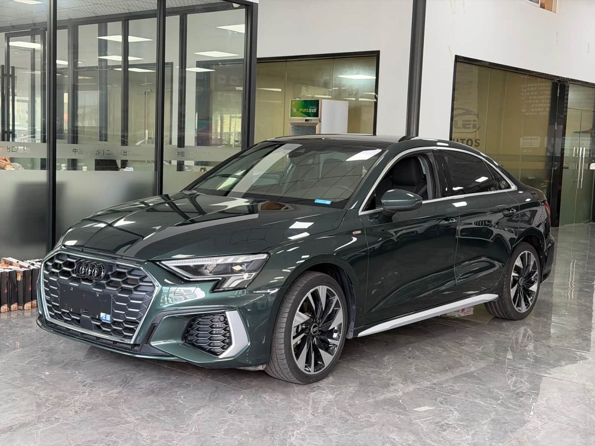 Audi A3, 2023 г., зелёный, 32 000 км