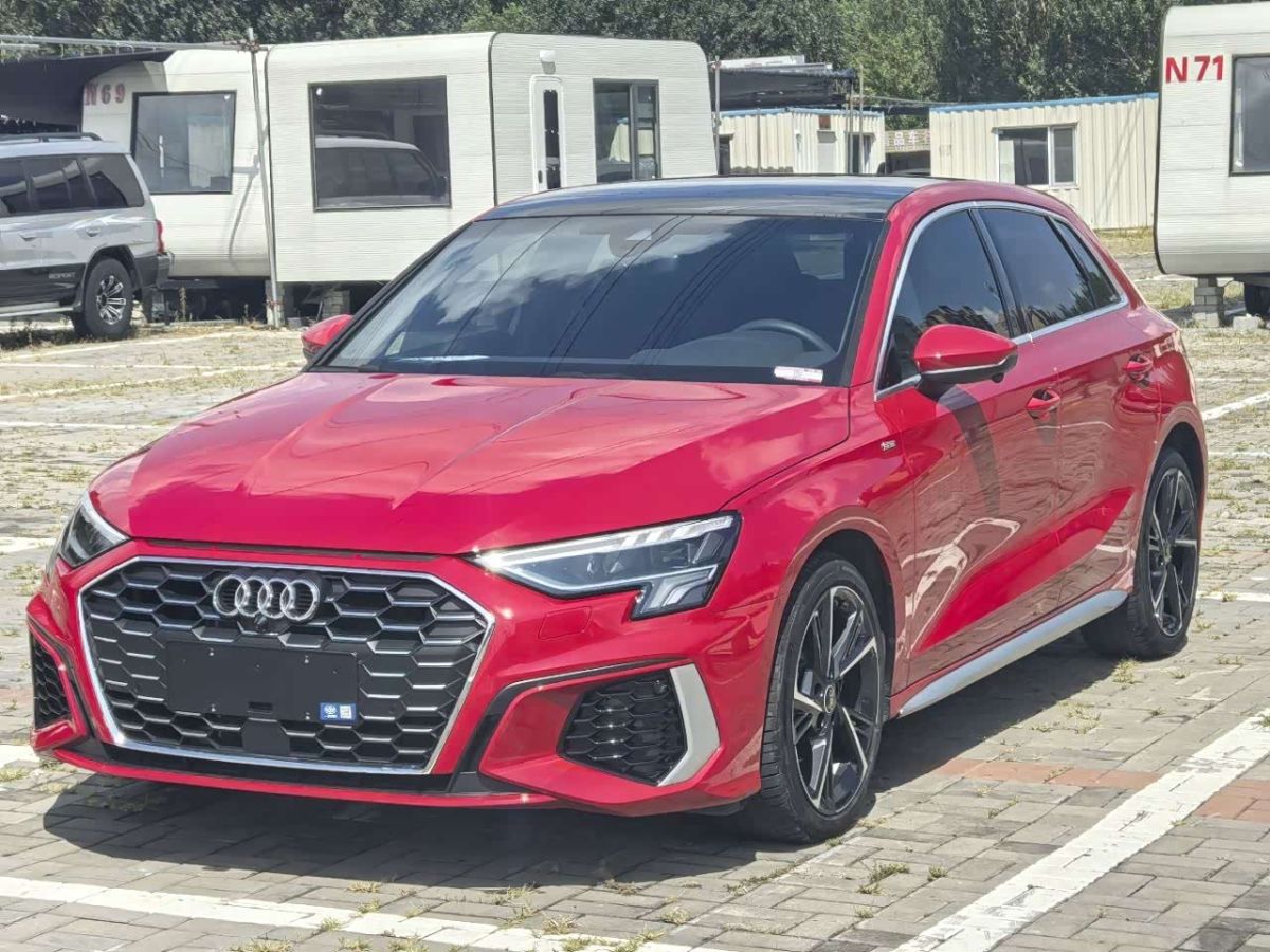 Audi A3, 2023 г., красный / фиолетовый, 5 000 км