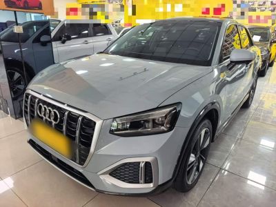 Audi Q2L, 2022 г., серебристый / серый, 65 000 км Audi 奥迪Q2L, 2022 г., серебристый / серый, 65 000 км