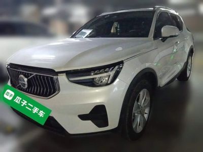 Volvo 沃尔沃XC40, 2022 г., синий, 71 100 км Volvo 沃尔沃XC40, 2023 г., белый, 30 600 км