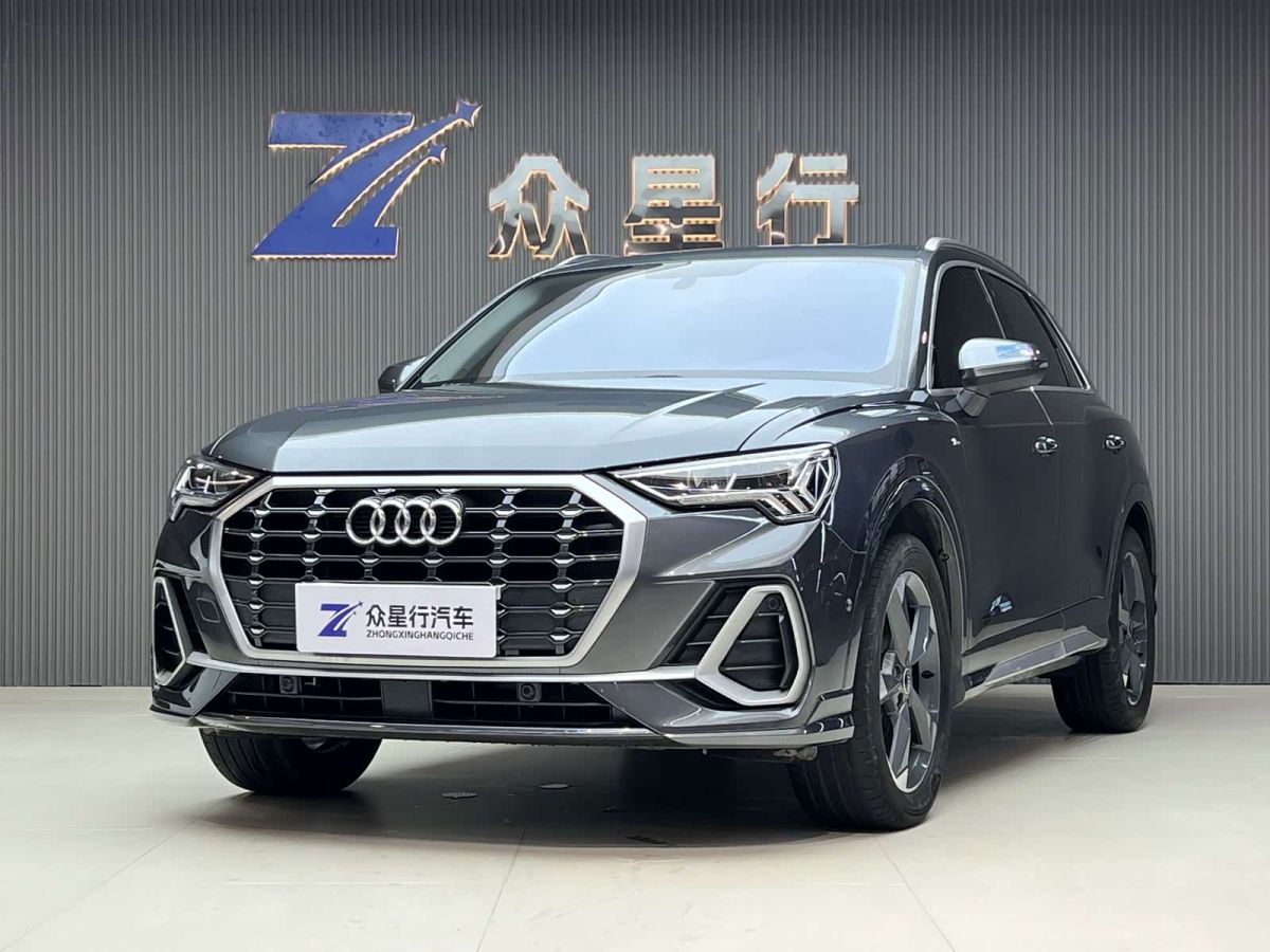 Audi Q3, 2022 г., серебристый / серый, 69 000 км Audi 奥迪Q3, 2022 г., серебристый / серый, 69 000 км