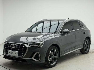 Audi Q3, 2022 г., серебристый / серый, 43 600 км Audi 奥迪Q3, 2022 г., серебристый / серый, 46 000 км