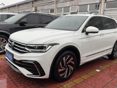 Volkswagen Tiguan L, 2024 г., белый, 28 900 км Volkswagen Tiguan L 2024 исполнение «Чучжун» 330TSI автомат одна ведущая ось R-Line Лунъяо версия