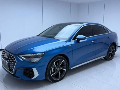 Audi A3, 2021 г., белый, 33 000 км Audi A3, 2022 г., синий, 27 000 км