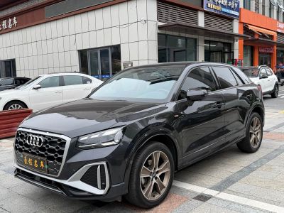 Audi Q2L, 2022 г., серебристый / серый, 17 000 км Audi 奥迪Q2L, 2022 г., серебристый / серый, 17 000 км