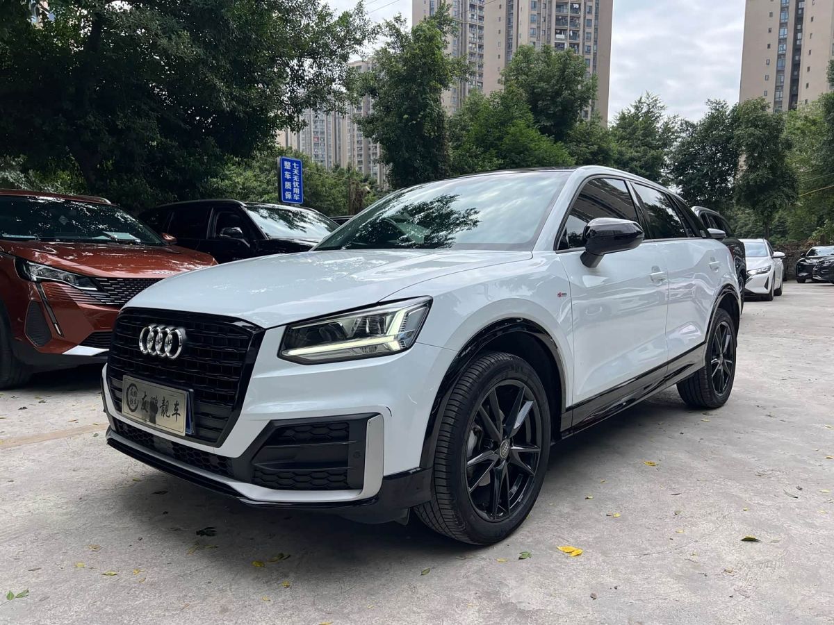 Audi Q2L, 2021 г., белый, 50 000 км Audi 奥迪Q2L, 2021 г., белый, 50 000 км