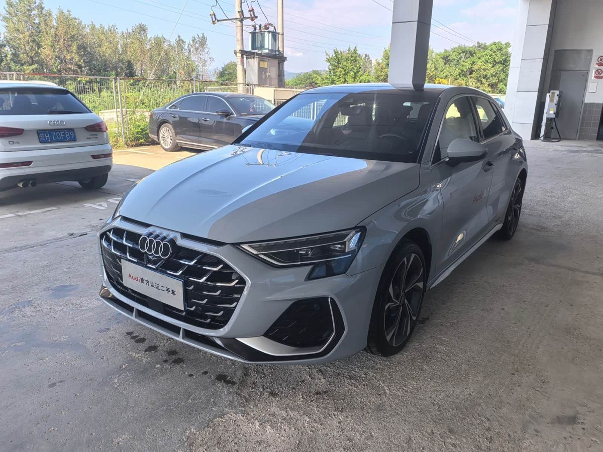 Audi A3, 2025 г., серебристый / серый, 5 000 км Audi A3, 2025 г., серебристый / серый, 5 000 км