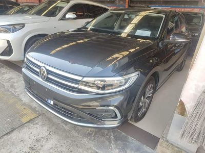 Volkswagen Bora, 2023 г., белый, 75 200 км Volkswagen Bora 2023 200TSI DSG Юэсин версия