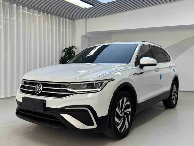 Volkswagen Tiguan L, 2022 г., белый, 28 600 км Volkswagen Tiguan L 2023 280TSI автомат одна ведущая ось ограниченная серия «Чаочуан»
