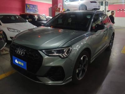 Audi Q3, 2022 г., серебристый / серый, 43 600 км Audi 奥迪Q3, 2022 г., серебристый / серый, 54 000 км