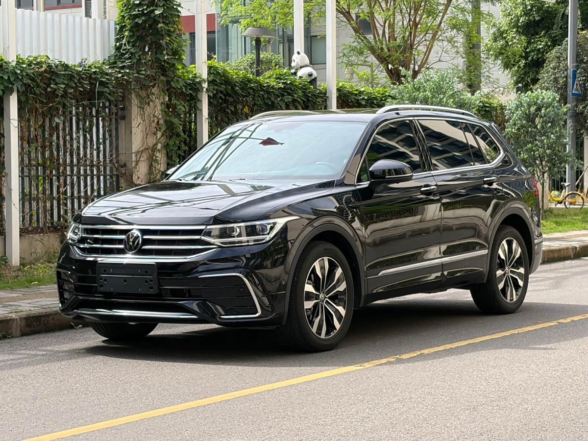Volkswagen Tiguan L, 2025 г., чёрный, 17 000 км Volkswagen Tiguan L 2024 исполнение «Чучжун» 330TSI автомат одна ведущая ось R-Line Лунъяо версия