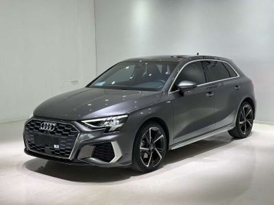 Audi A3, 2022 г., серебристый / серый, 32 000 км Audi A3, 2022 г., серебристый / серый, 32 000 км