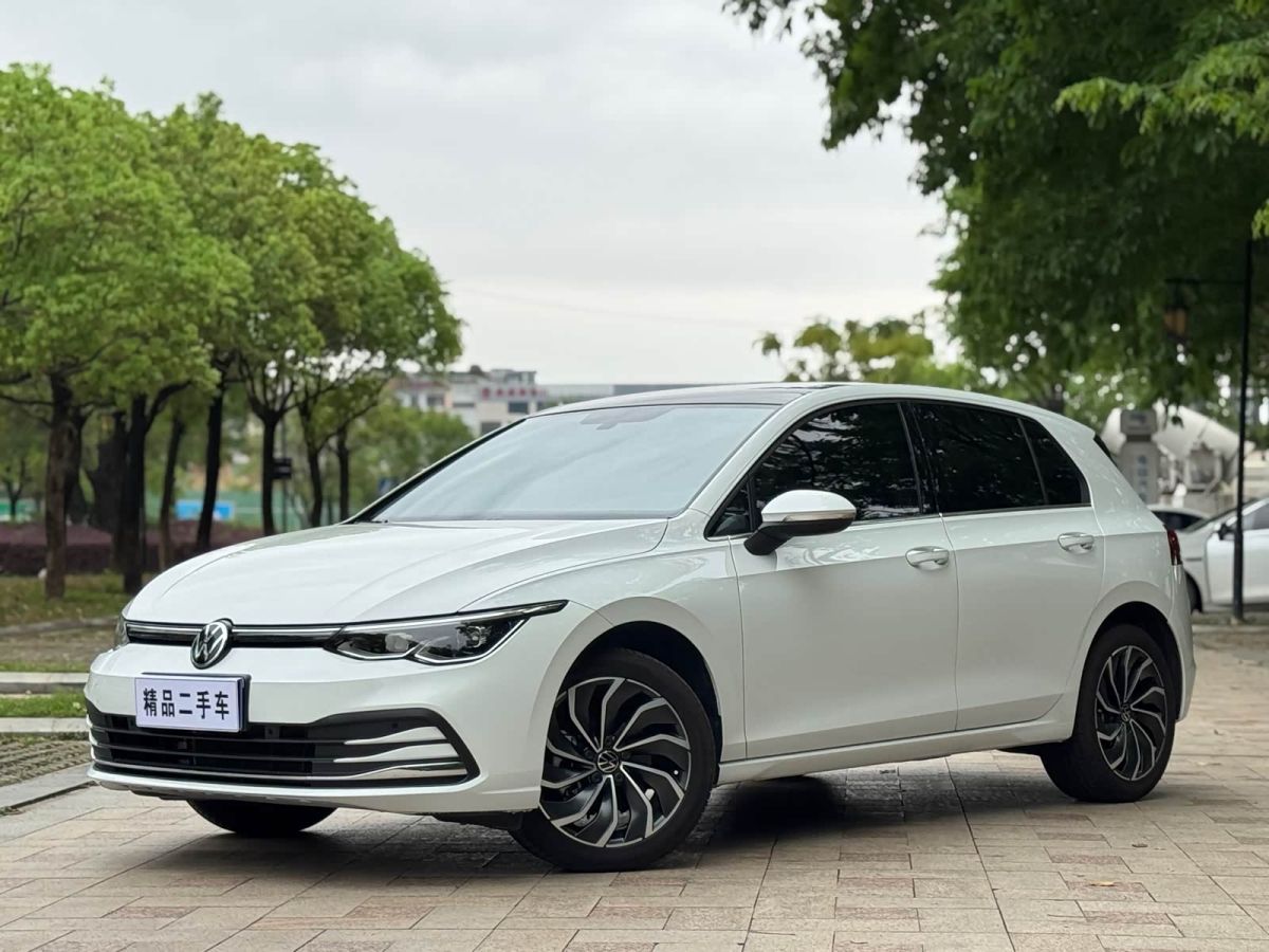 Volkswagen Golf, 2025 г., белый, 10 000 км Volkswagen Golf 2024 280TSI DSG Pro юбилейная серия «50 лет легенды»