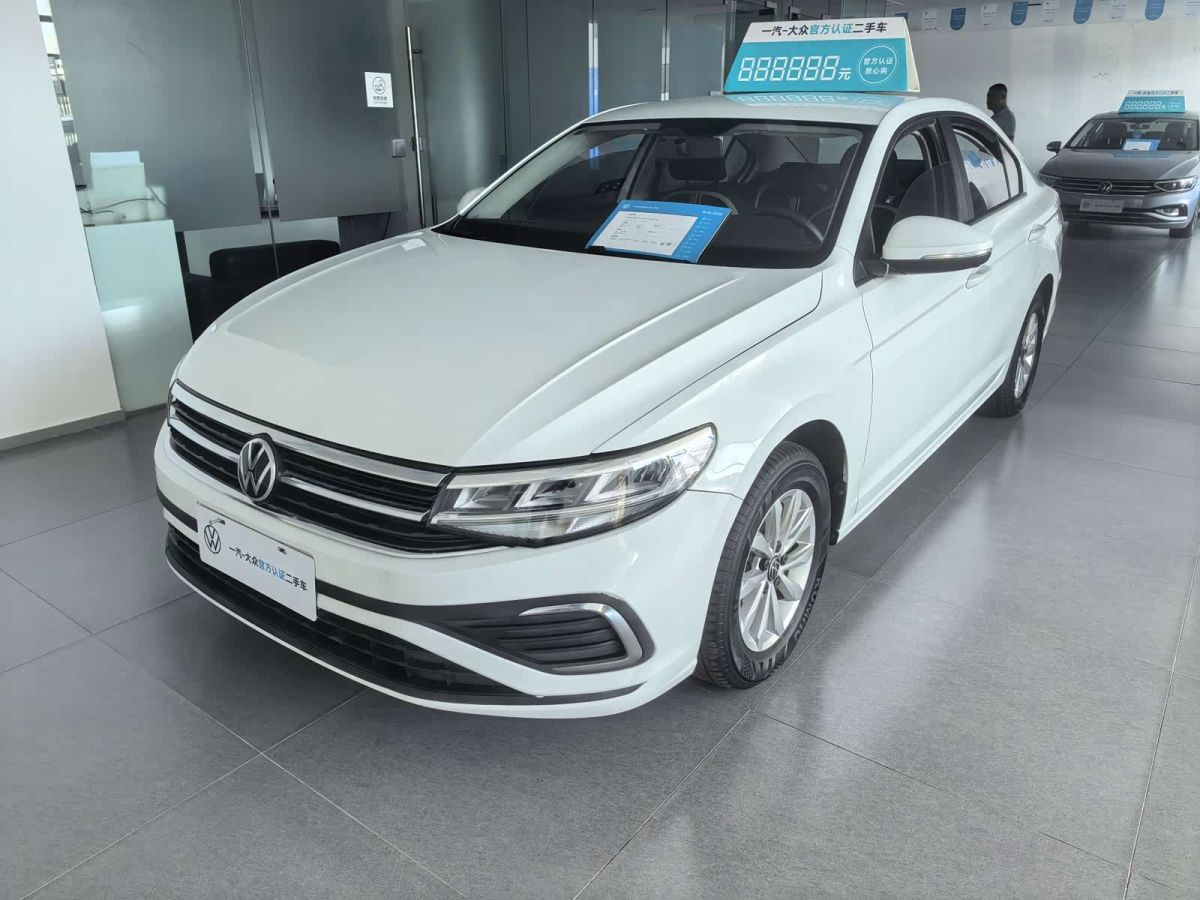 Volkswagen Bora, 2024 г., белый, 56 500 км Volkswagen Bora 2024 200TSI DSG Чансин версия
