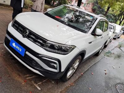 Volkswagen T-Cross, 2022 г., красный / фиолетовый, 35 000 км Volkswagen T-Cross 2023 1.5L Автомат Комфорт