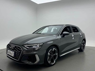 Audi A3, 2024 г., серебристый / серый, 38 000 км