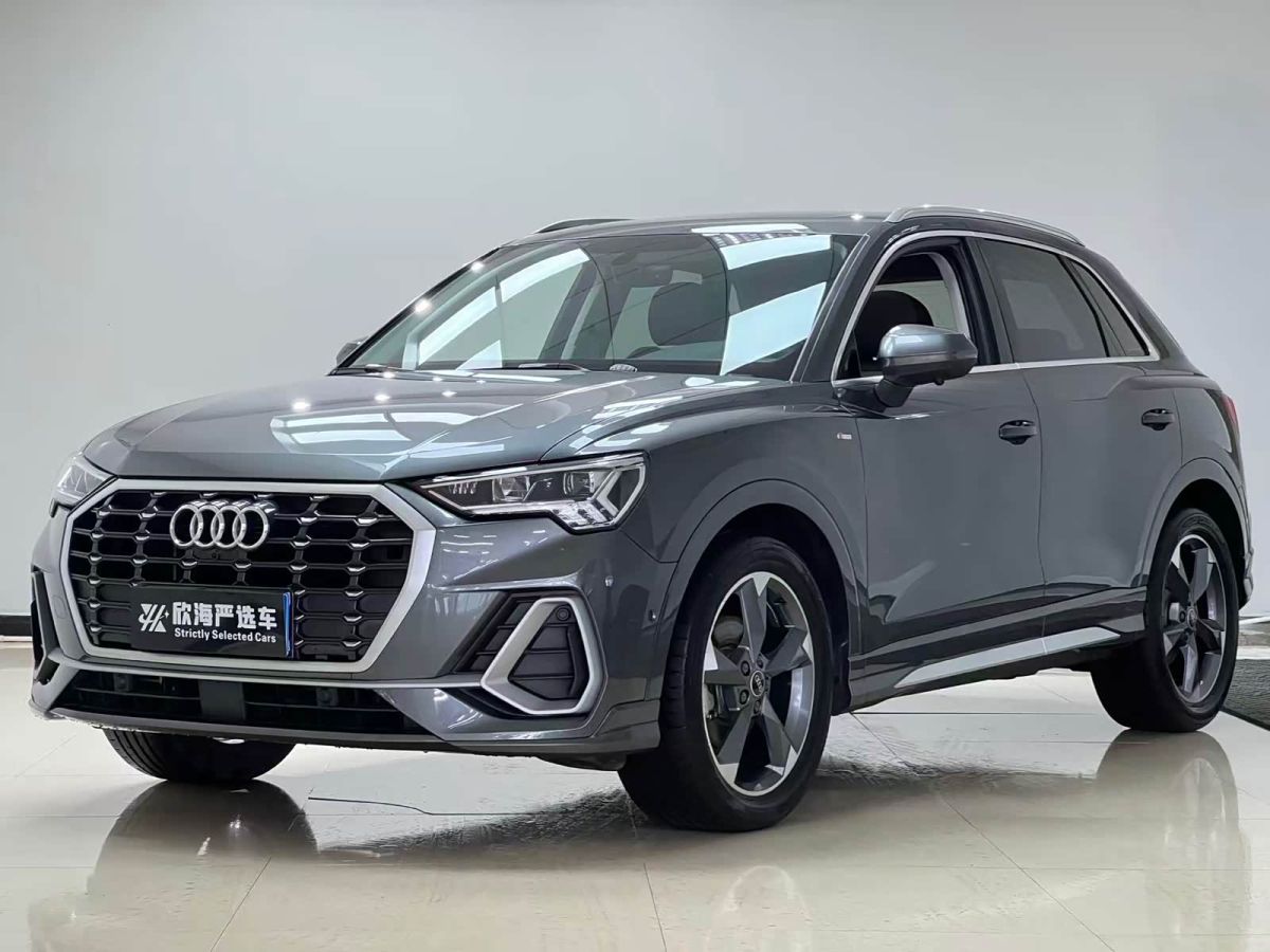 Audi 奥迪Q3, 2022 г., серебристый / серый, 23 000 км