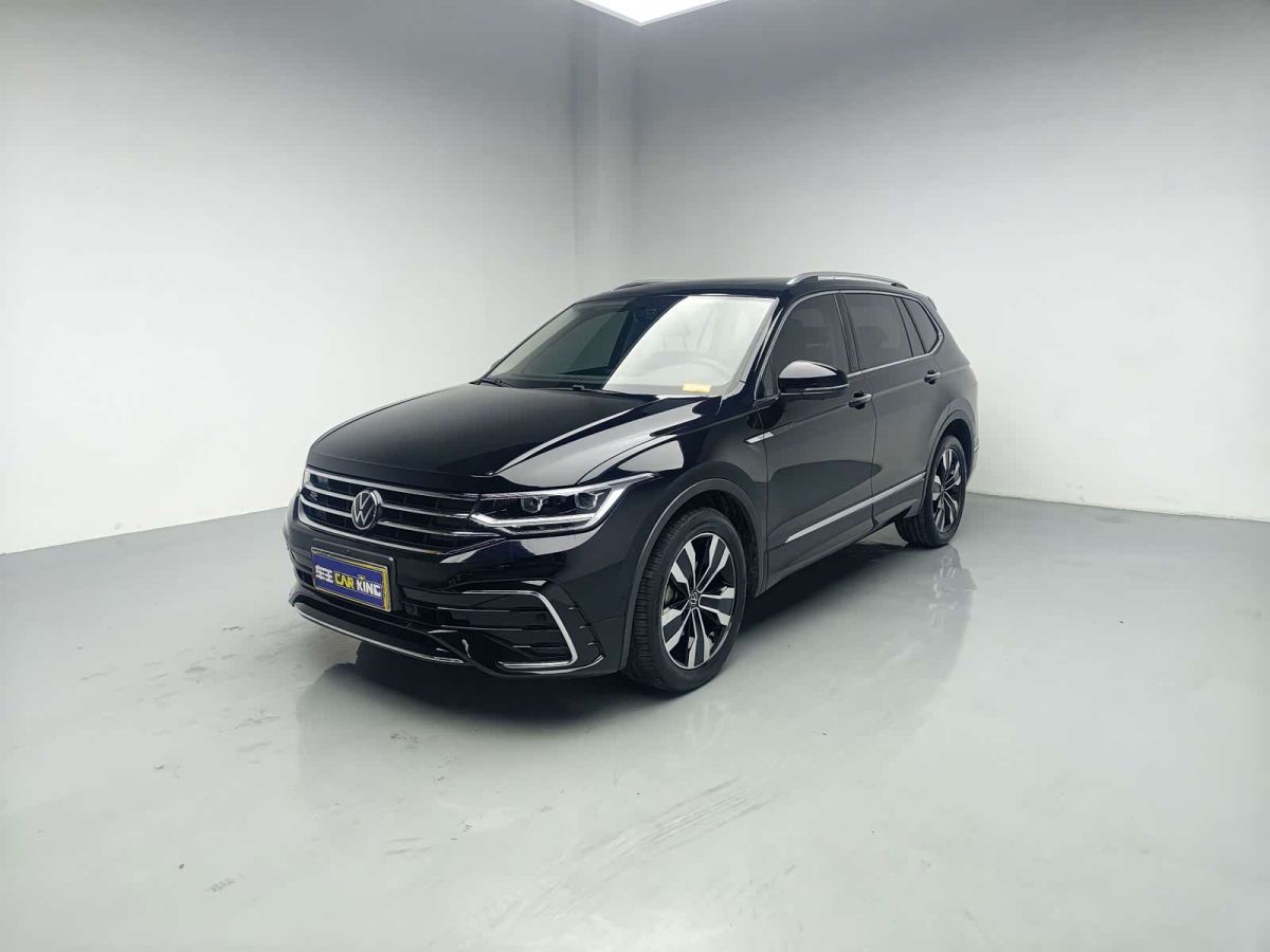 Volkswagen Tiguan L, 2024 г., чёрный, 43 500 км Volkswagen Tiguan L 2024 330TSI автомат одна ведущая ось R-Line комплектация «Юэсян»