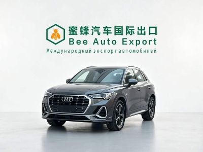 Audi Q3, 2023 г., серебристый / серый, 13 800 км Audi 奥迪Q3, 2023 г., серебристый / серый, 17 000 км
