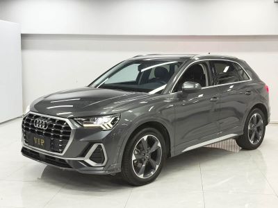 Audi Q3, 2022 г., серебристый / серый, 55 000 км Audi 奥迪Q3, 2022 г., серебристый / серый, 63 000 км
