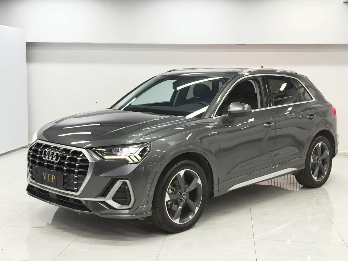 Audi 奥迪Q3, 2022 г., серебристый / серый, 63 000 км