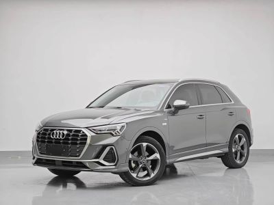 Audi Q3, 2023 г., серебристый / серый, 13 800 км Audi 奥迪Q3, 2023 г., серебристый / серый, 25 800 км
