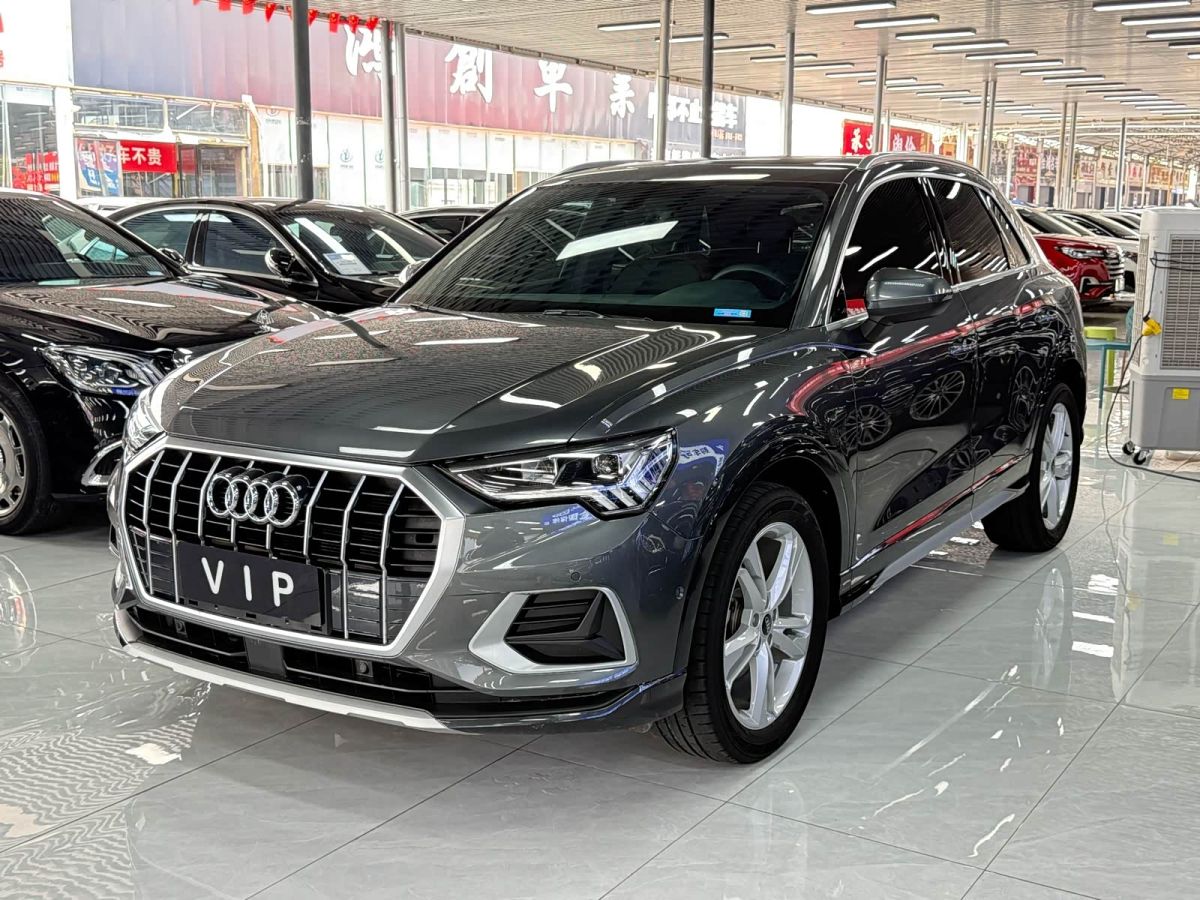 Audi 奥迪Q3, 2023 г., серебристый / серый, 52 000 км