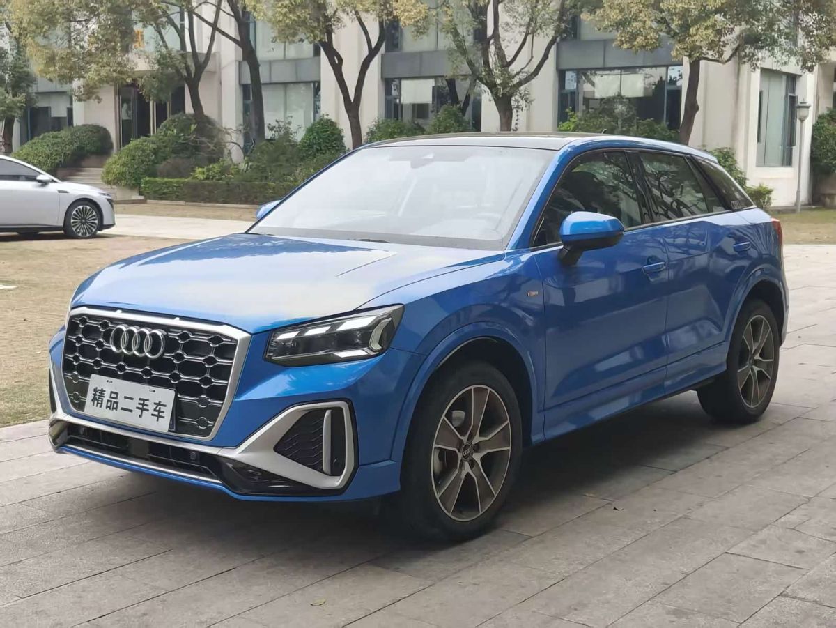 Audi 奥迪Q2L, 2023 г., синий, 40 000 км
