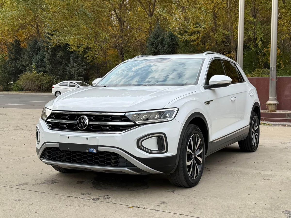 Volkswagen T-Roc, 2023 г., белый, 43 000 км Volkswagen T-Roc 2023 280TSI DSG одна ведущая ось Шигуан версия
