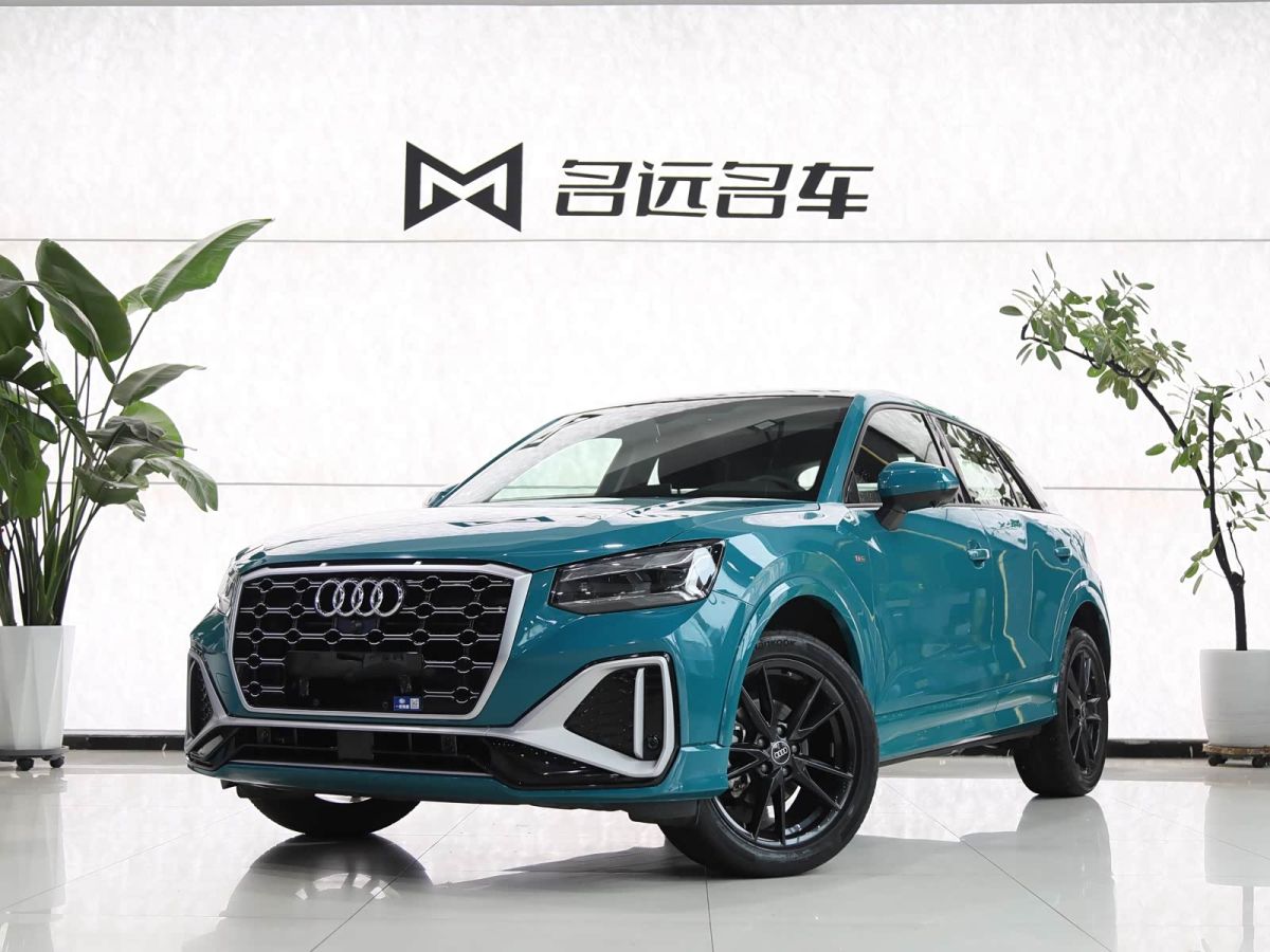 Audi Q2L, 2022 г., синий, 14 000 км Audi 奥迪Q2L, 2022 г., синий, 14 000 км