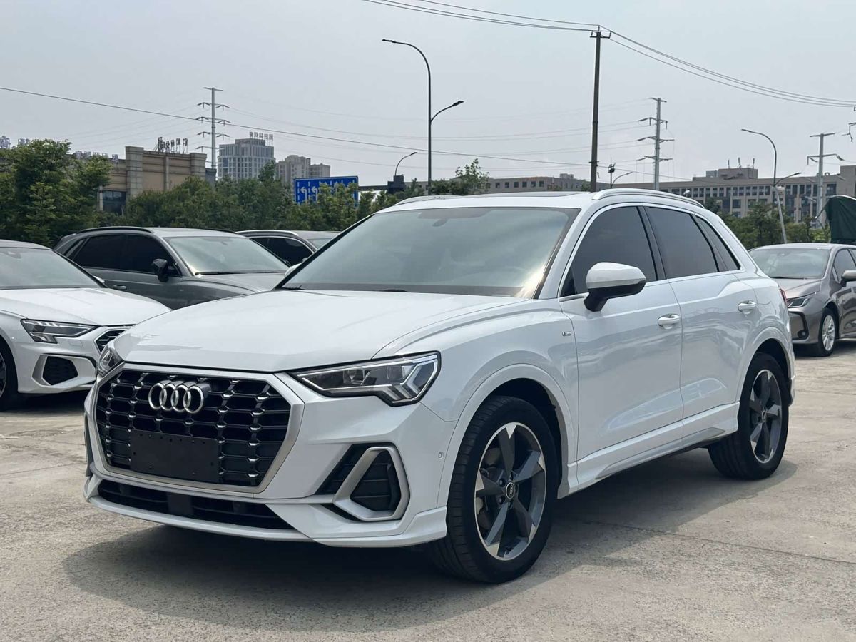 Audi 奥迪Q3, 2022 г., белый, 35 000 км