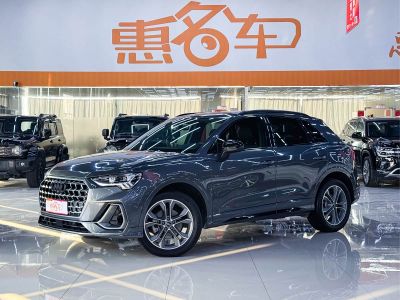 Audi 奥迪Q3, 2024 г., серебристый / серый, 5 900 км