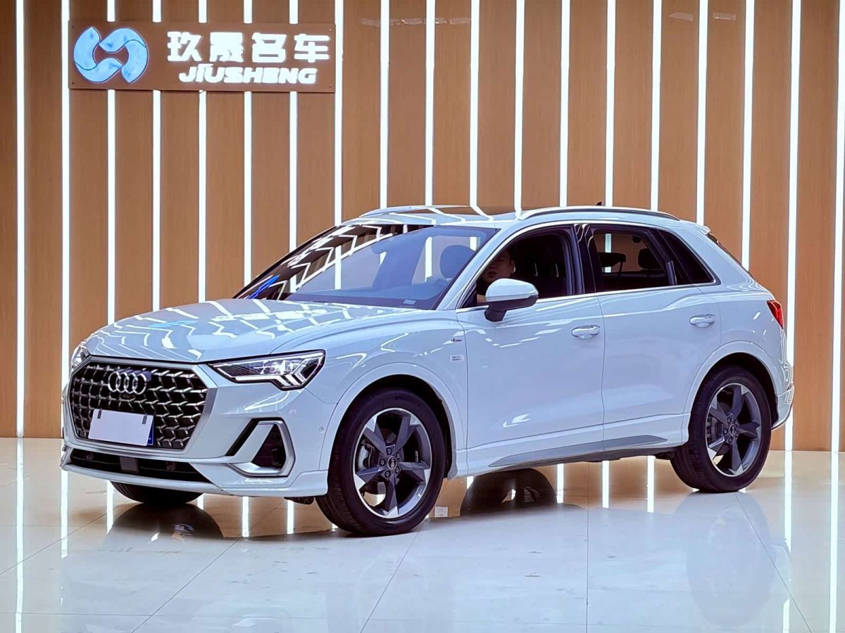 Audi Q3, 2024 г., белый, 38 800 км Audi 奥迪Q3, 2024 г., белый, 38 800 км
