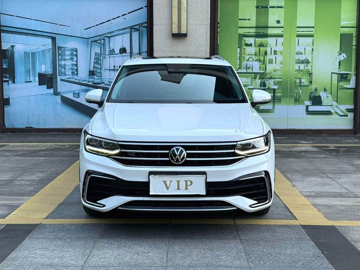 Volkswagen Tiguan L 2022 330TSI автомат одна ведущая ось R-Line комплектация «Юэсян»
