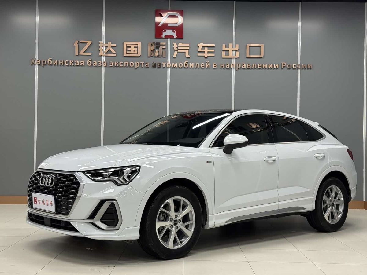 Audi Q3 Sportback, 2022 г., белый, 42 000 км Audi 奥迪Q3 Sportback, 2022 г., белый, 42 000 км