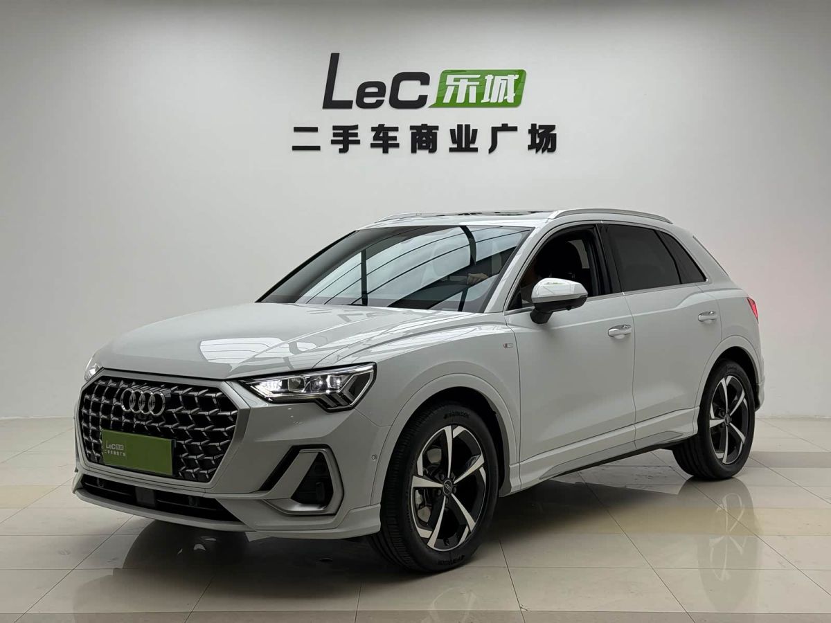 Audi Q3, 2025 г., белый, 6 000 км Audi 奥迪Q3, 2025 г., белый, 6 000 км