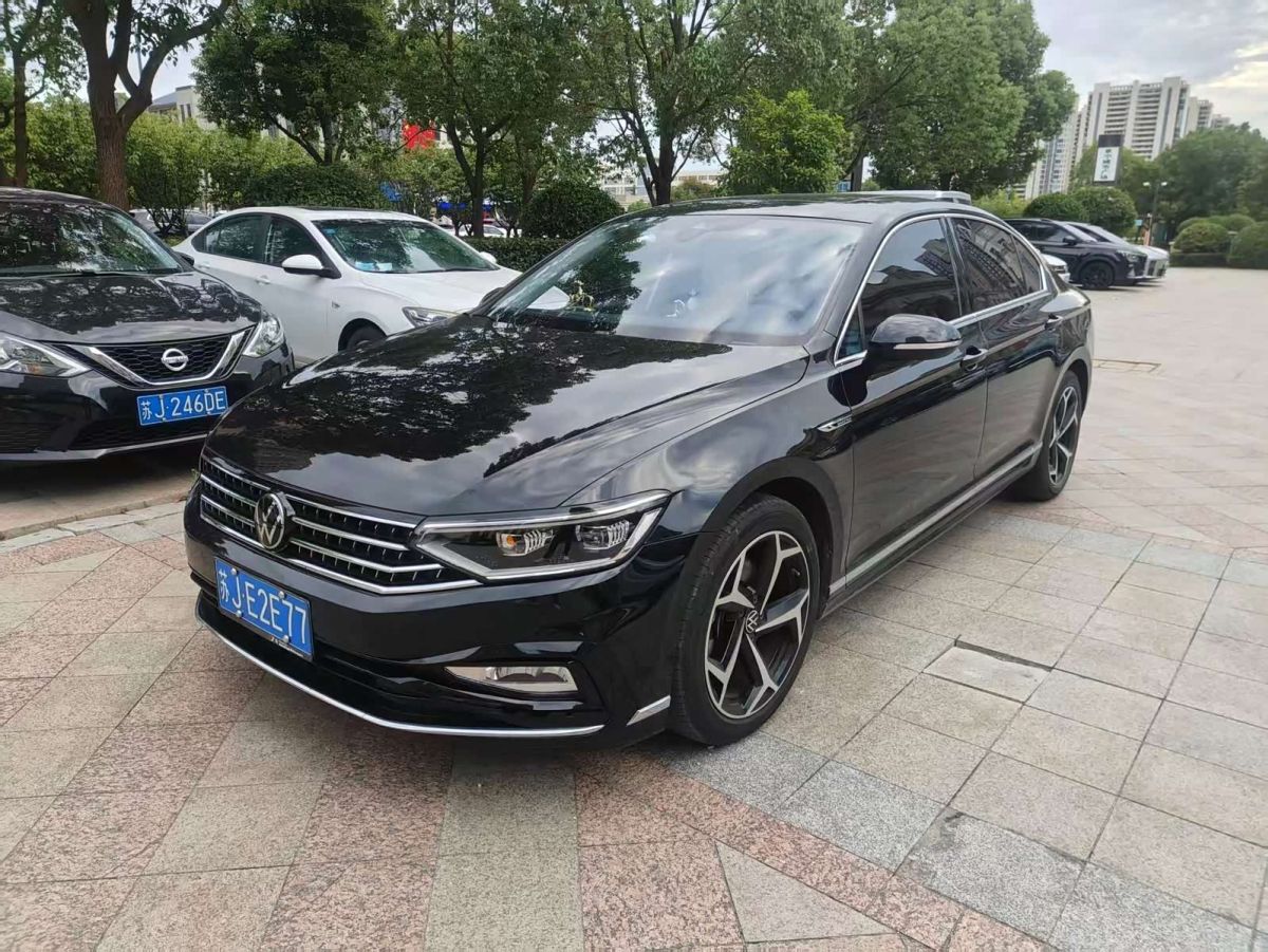 Volkswagen Magotan 2023 200 × десять тысяч выпущенных автомобилей, юбилейная серия 330TSI DSG Люкс
