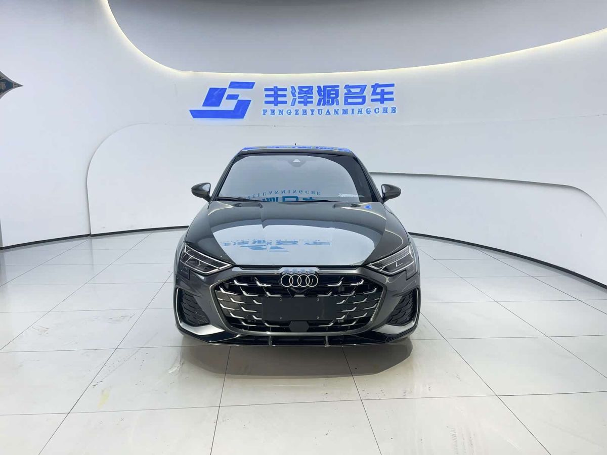 Audi A3, 2026 г., серебристый / серый, 3 400 км Audi A3, 2026 г., серебристый / серый, 3 400 км