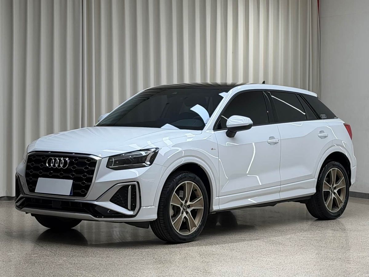 Audi Q2L, 2023 г., белый, 33 000 км Audi 奥迪Q2L, 2023 г., белый, 33 000 км