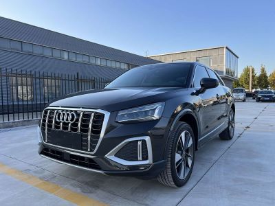 Audi A3, 2021 г., белый, 33 000 км Audi 奥迪Q2L, 2022 г., чёрный, 16 000 км