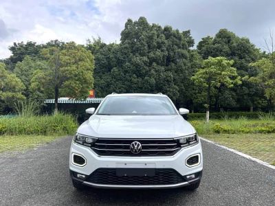 Volkswagen T-Roc, 2022 г., белый, 49 000 км Volkswagen T-Roc 2022 280TSI DSG одна ведущая ось Комфорт PLUS