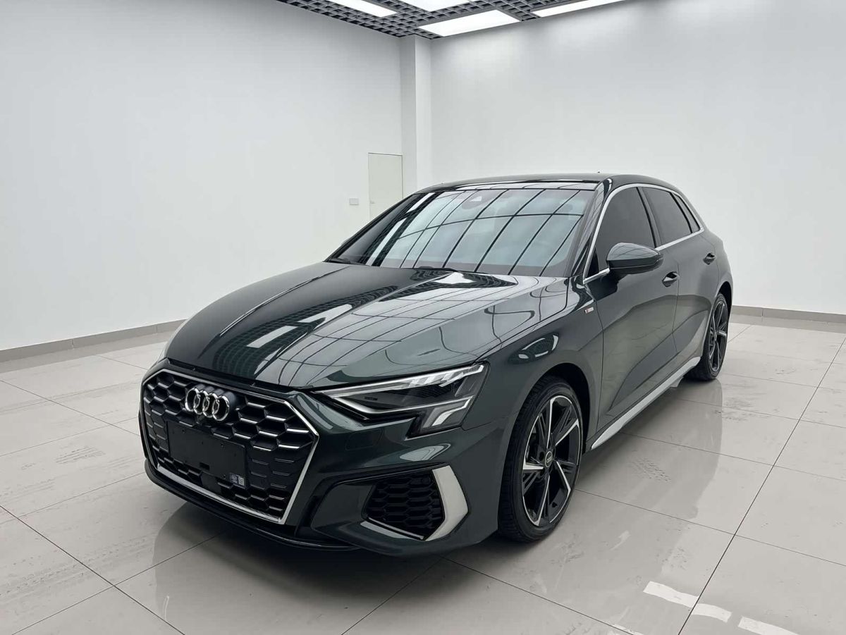 Audi A3, 2023 г., зелёный, 14 000 км