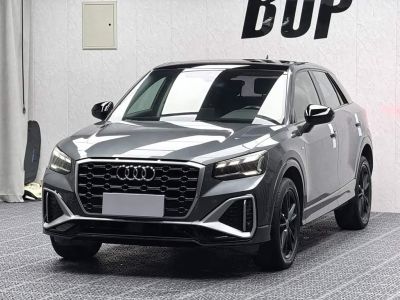Audi Q2L, 2022 г., серебристый / серый, 17 000 км Audi 奥迪Q2L, 2022 г., серебристый / серый, 60 000 км