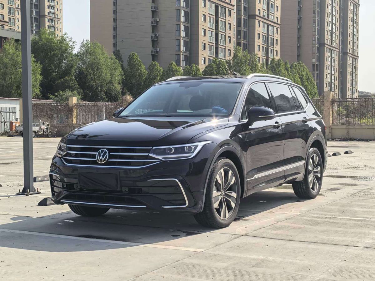 Volkswagen Tiguan L, 2025 г., чёрный, 3 000 км Volkswagen Tiguan L 2024 исполнение «Чучжун» 330TSI автомат одна ведущая ось R-Line Лунъяо версия