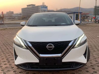 Nissan 骐达TIIDA, 2023 г., белый, 18 100 км Nissan 逍客, 2023 г., белый, 13 000 км