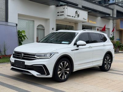 Volkswagen Tiguan L, 2023 г., шампань / коричневый, 28 600 км Volkswagen Tiguan L 2024 330TSI автомат одна ведущая ось R-Line комплектация «Юэсян»